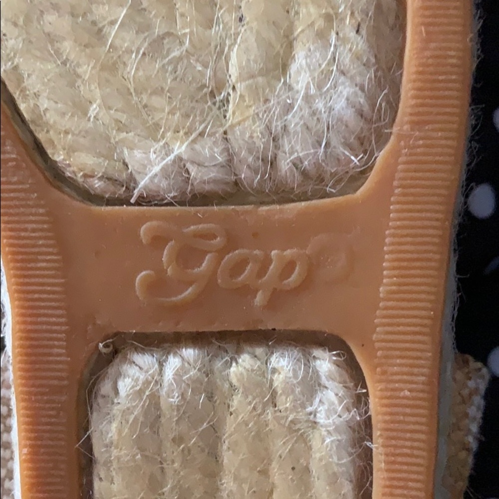 Gap - Picture 6 of 8